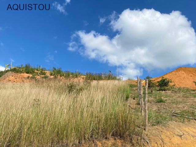 Terreno com 300 m2 - Bairro Guarajuba